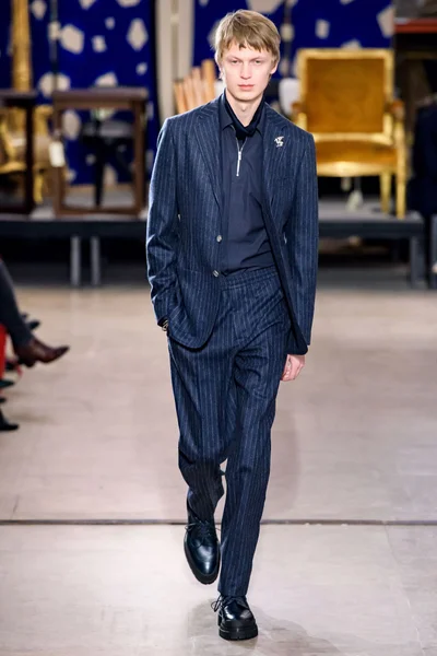 Look 7